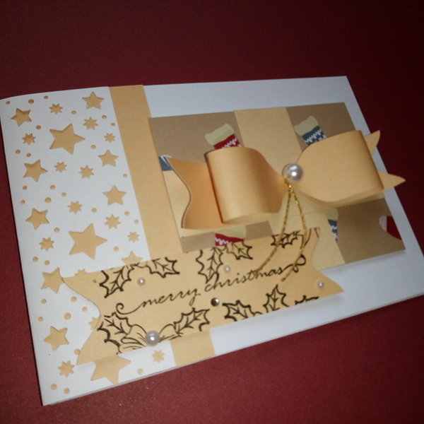 Weihnachtskarten gebastelt "Geschenk mit Schleife creme"