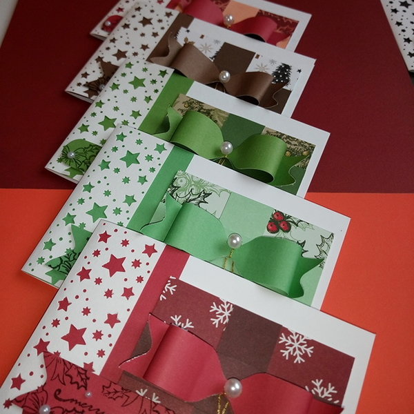 Weihnachtskarten gebastelt "Geschenk mit Schleife waldgrün"
